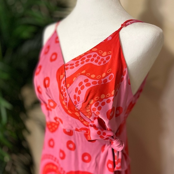 Farm Rio Octocool Wrap Dress V Neck Ruffled Detail Asymmetric Hem Pink Size M - Picture 2 of 8